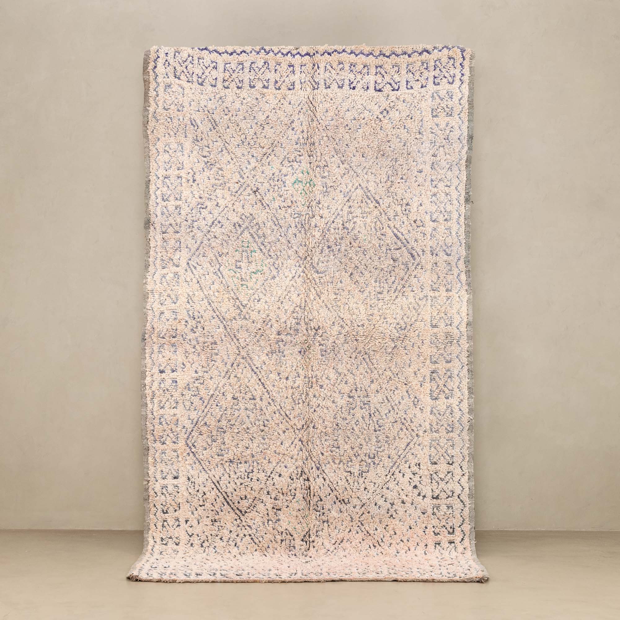 Rabiaa - vintage beni mguild rug