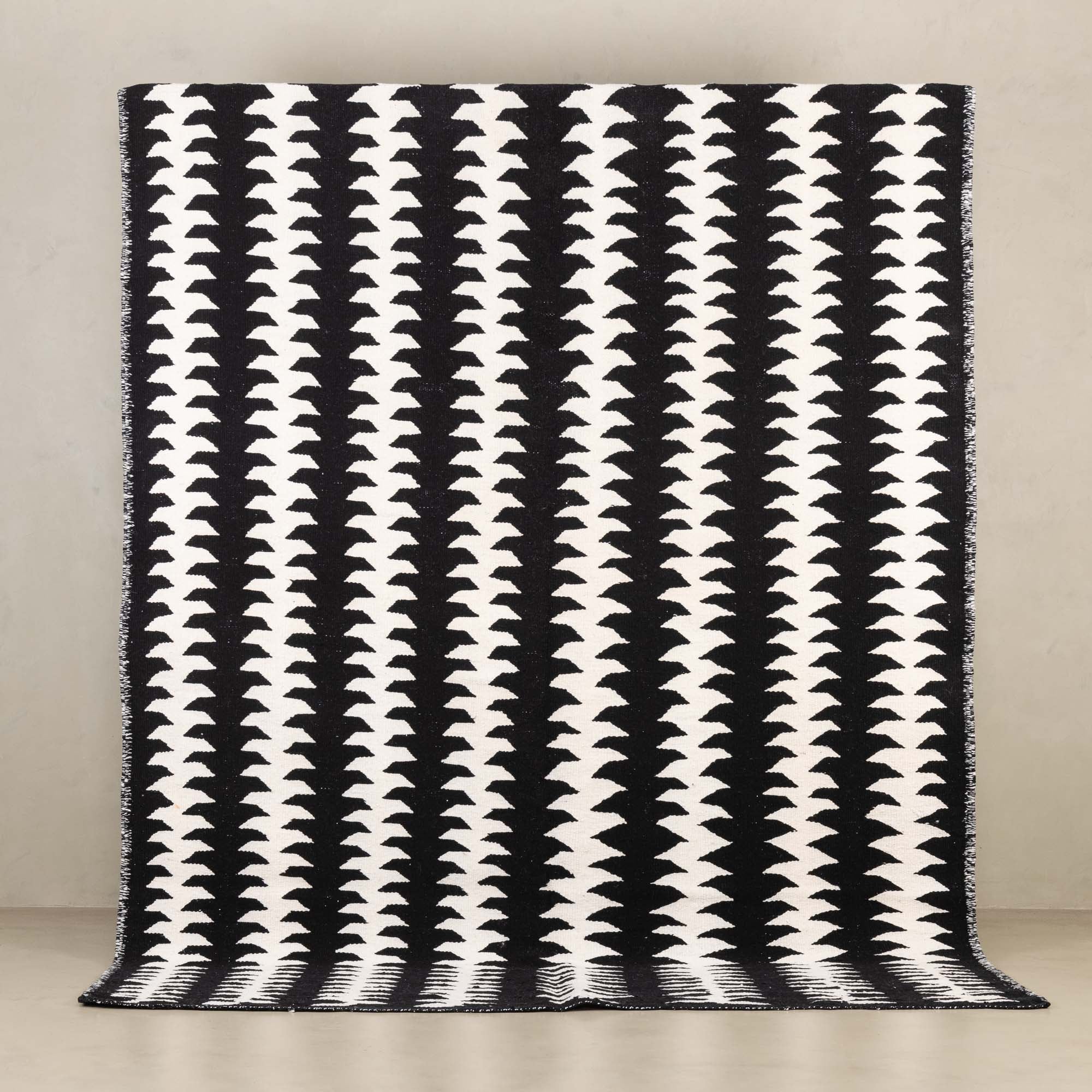 Fadma - taznakht kilim rug