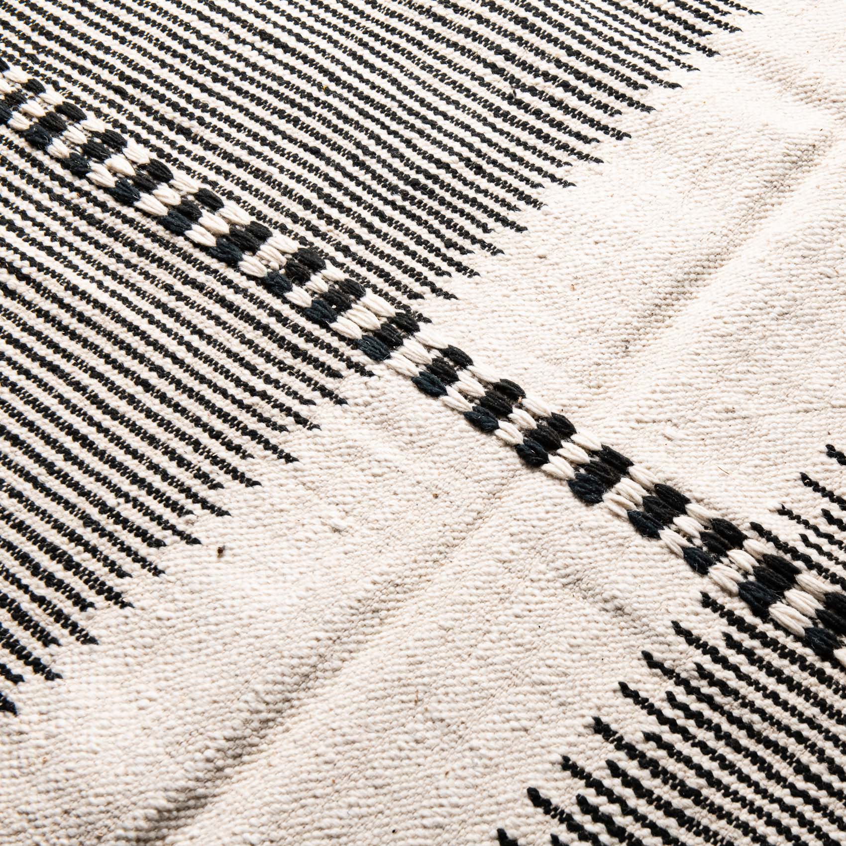 Ouna - taznakht kilim rug