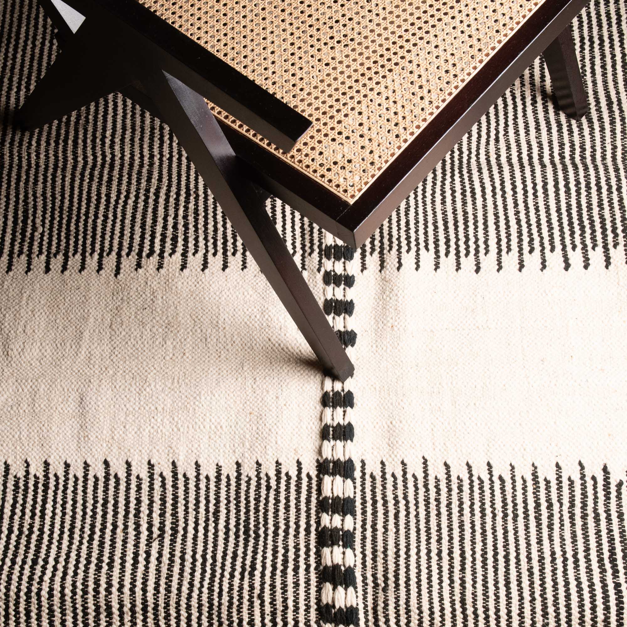 Ouna - taznakht kilim rug